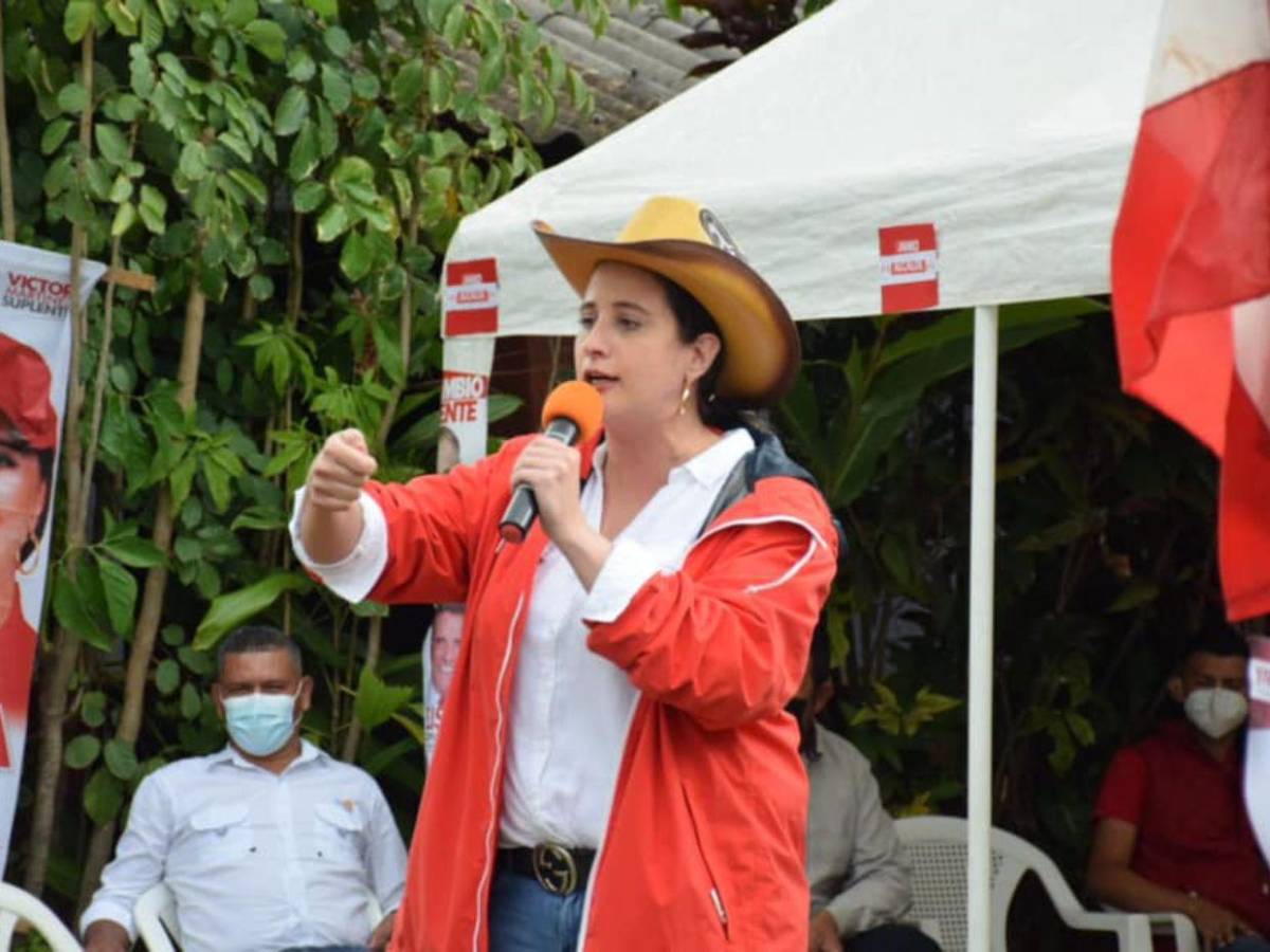 ¿Quién es Fabiola Abudoj, denunciada por Nasralla de tramar un fraude en su contra?