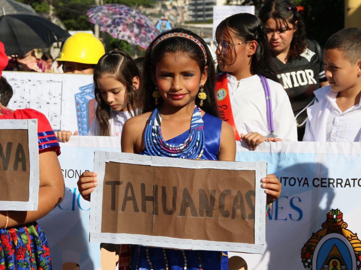 El cacique Lempira y la riqueza étnica resaltan en los desfiles de independencia patria