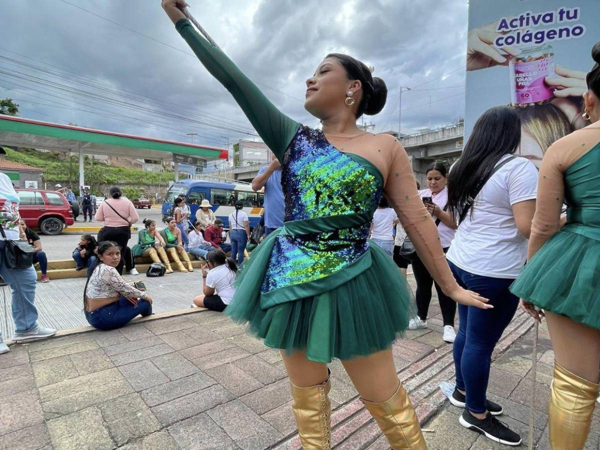 Inspirado en el colibrí esmeralda: palillonas del emblemático ICVC en los desfiles 2025