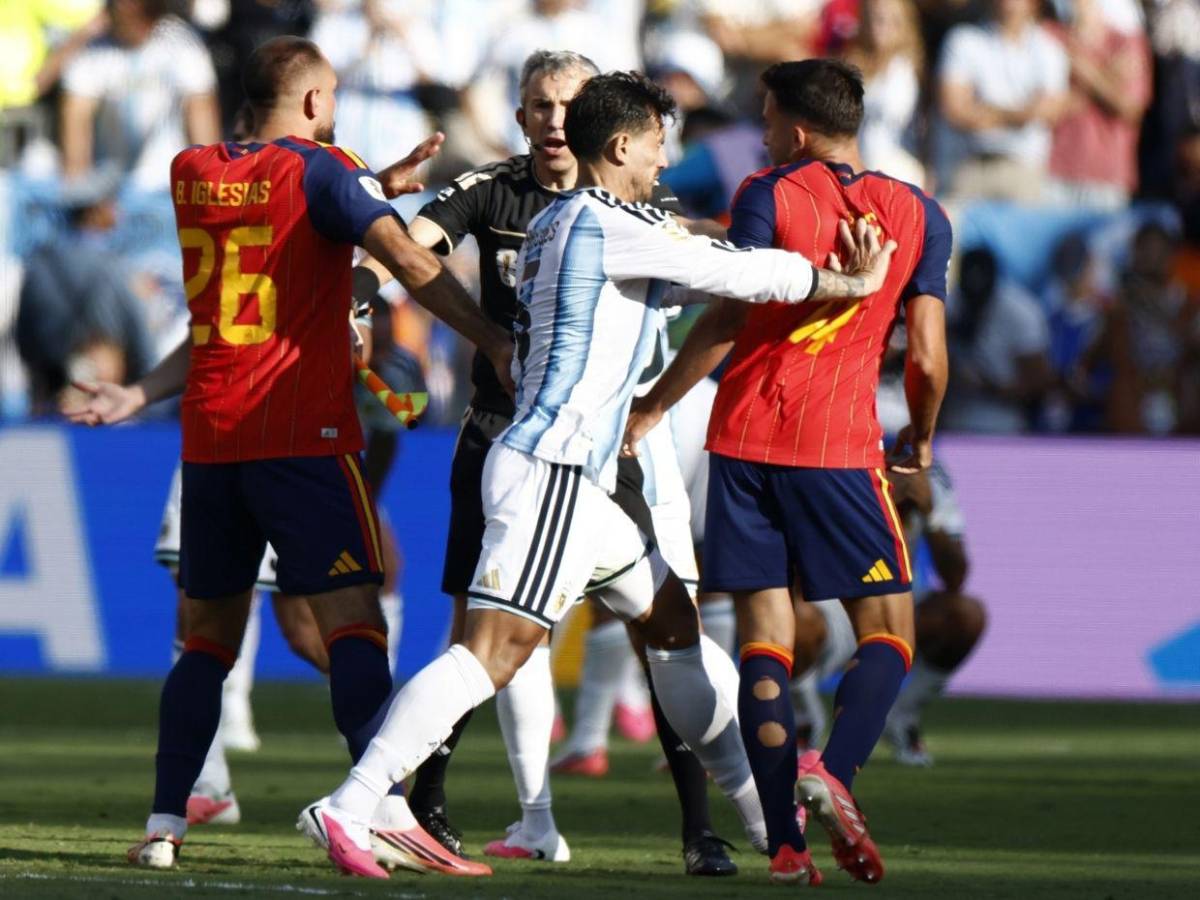 Exjugador reta a Leandro Paredes tras agresión en final vs España: Yo le habría dado un cabezazo