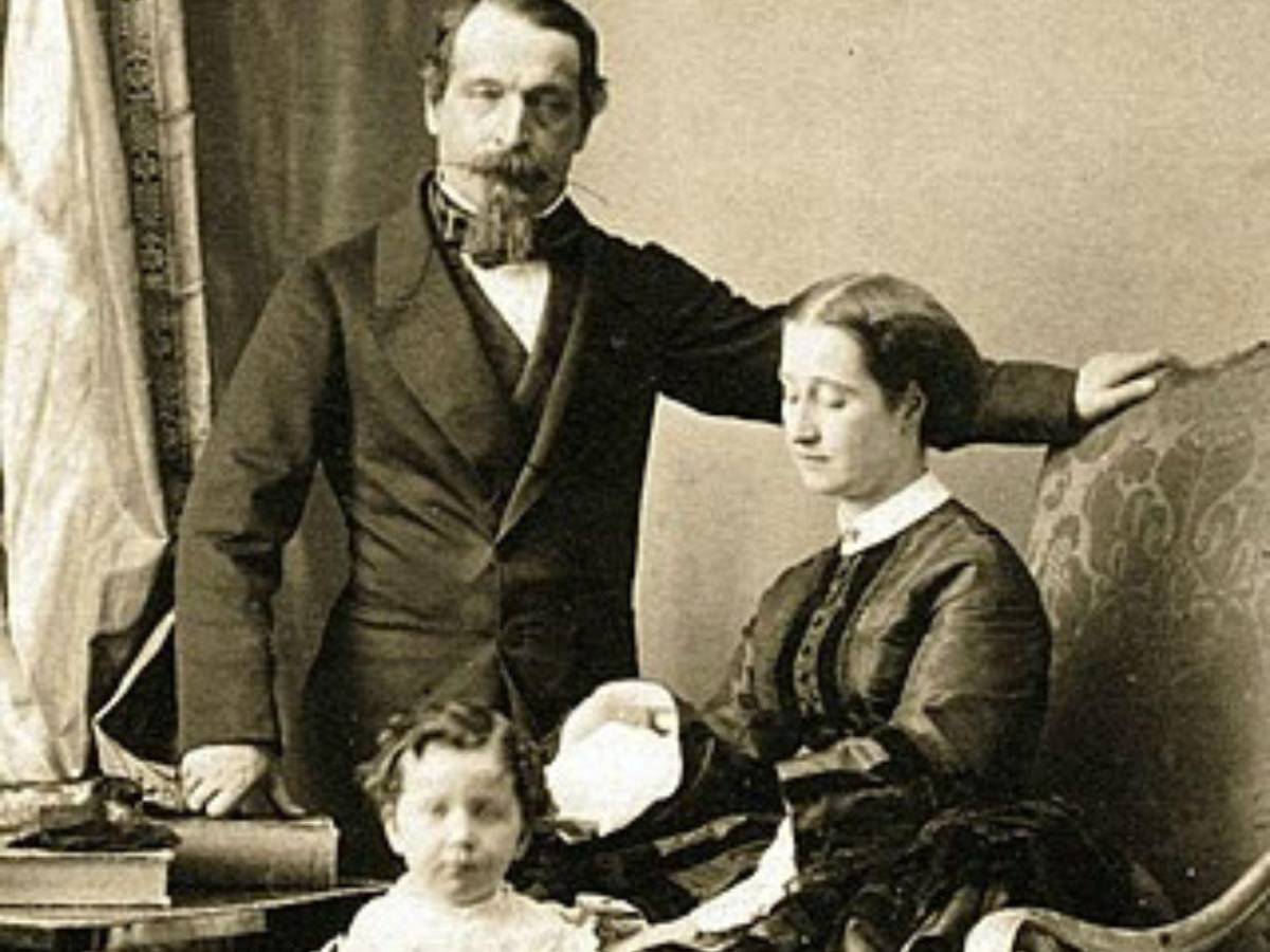 Icono de la moda y exilio: ¿Quién fue Eugenia de Montijo, la última emperatriz de Francia?