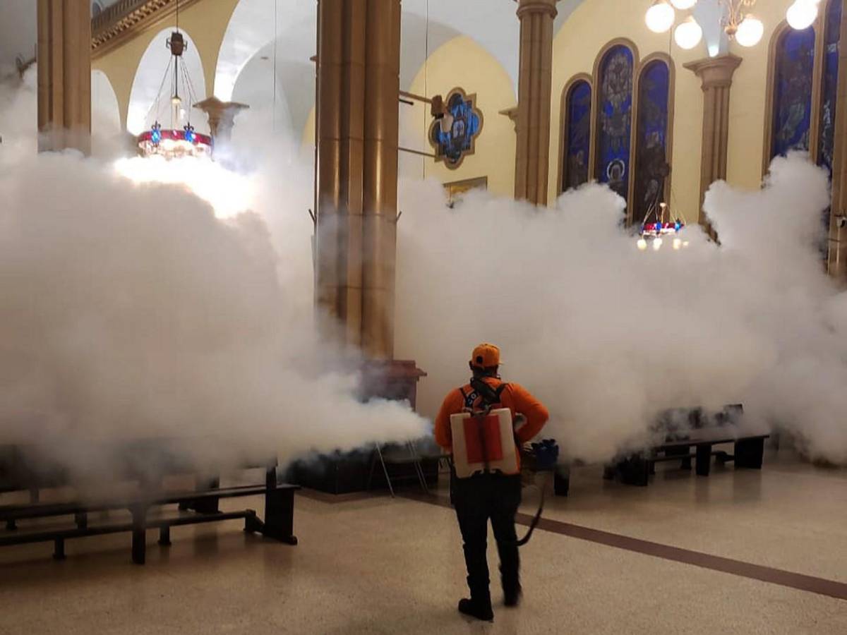 Fumigan la Basílica de Suyapa y alrededores previo a la Alborada