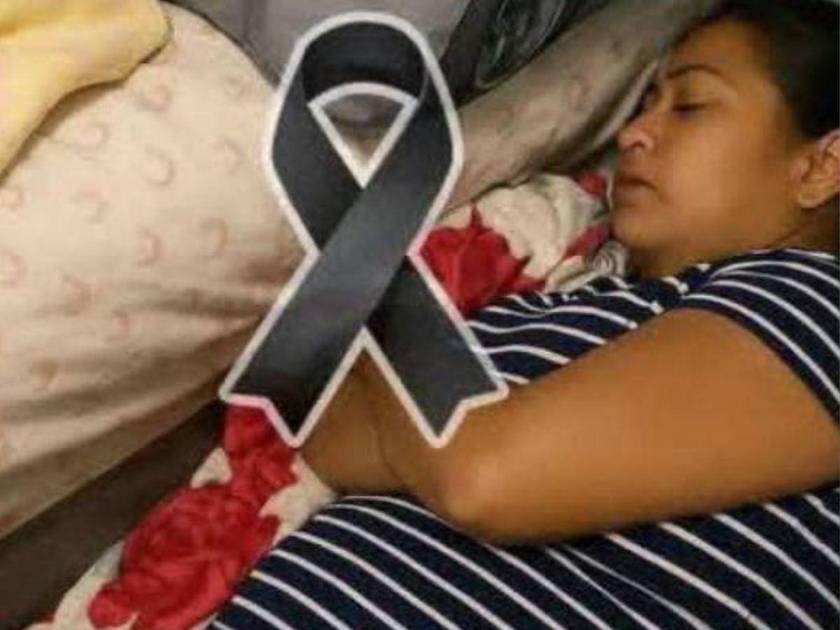 Dan último adiós a madre que envenenó a sus tres hijos y se quitó la vida en RD