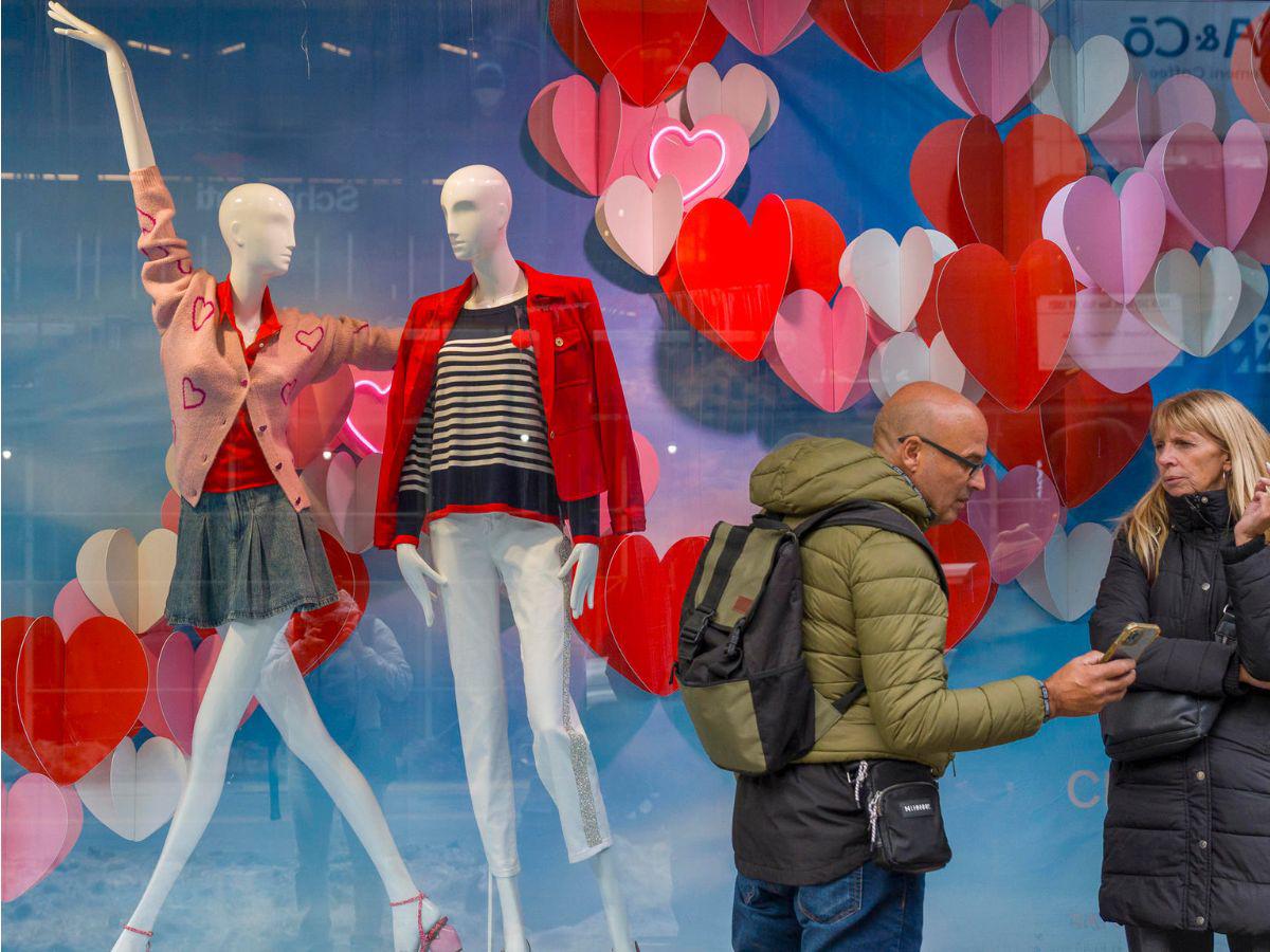 Menos parejas y más amor propio: San Valentín se reinventa en EE UU