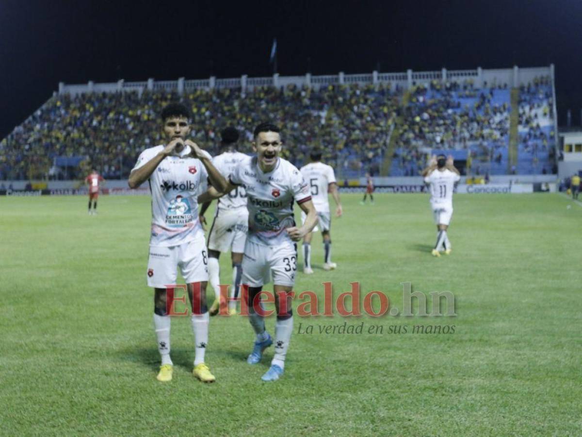 Alajuelense sepulta a Real España con humillante goleada 3-0 en el Morazán