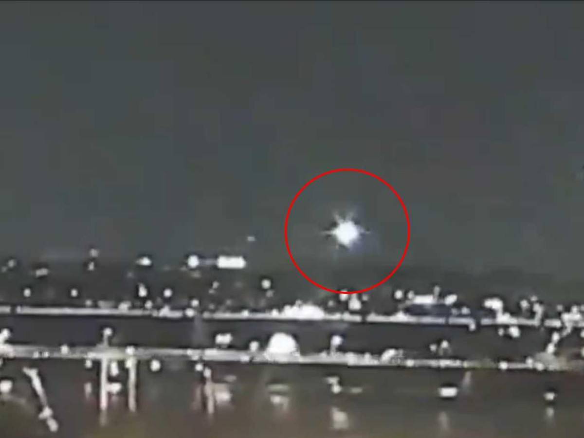 Así fue el choque entre avión y helicóptero en Washington; buscan sobrevivientes