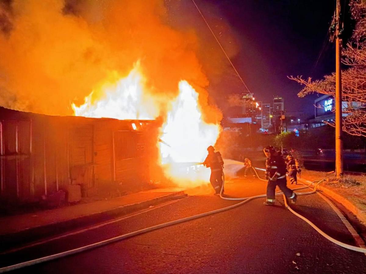 Solo escombros quedaron: dos incendios en puestos de la Nueva Suyapa en apenas 10 días