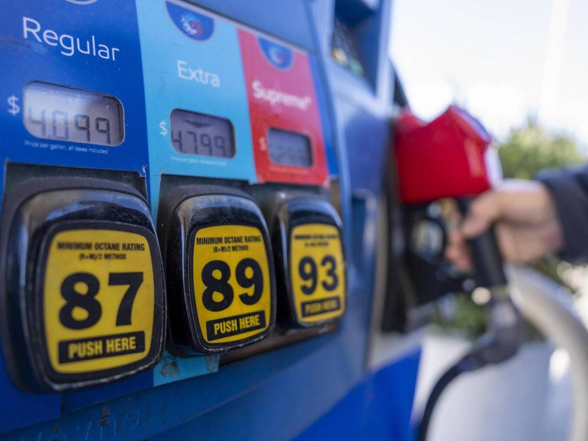 Estados Unidos enfrenta alza histórica en precios del diésel