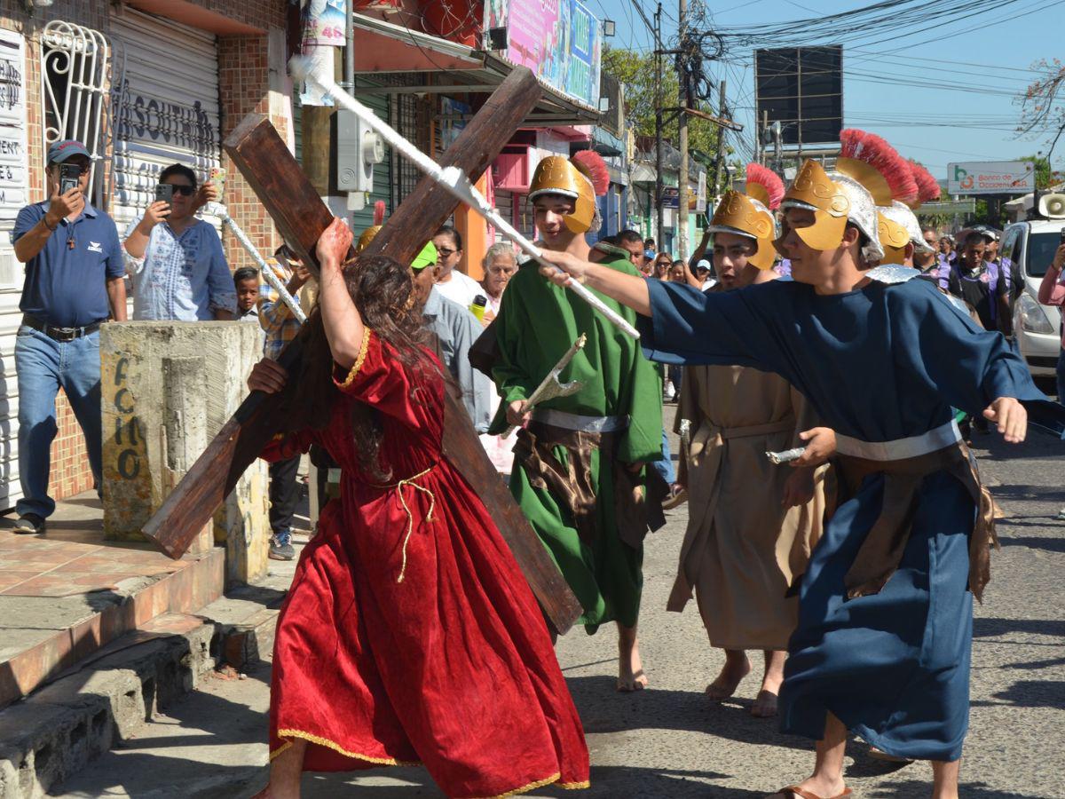 Vía Crucis católico de Choluteca lleno de fe, tradición y devoción Vía Crucis católico de Choluteca lleno de fe, tradición y devoción