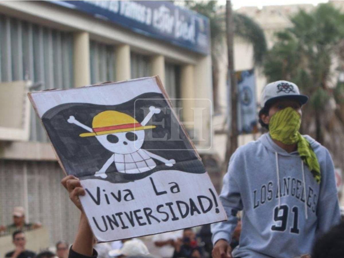 Gas lacrimógeno y piedras: distubios frente al CN tras protesta de estudiantes de la UNAH