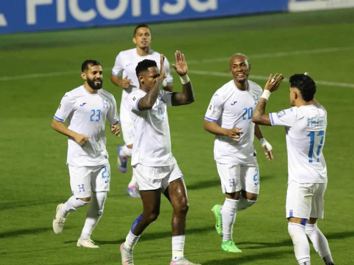 Lo que hizo la pareja del año, lindas chicas y bronca: Postales del triunfo de Honduras vs Nicaragua