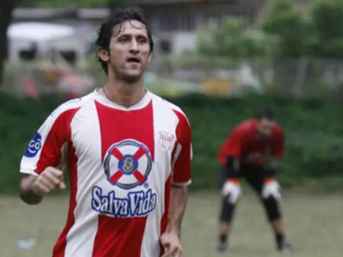 Exjugador de la Selección de Honduras sale adelante en EE UU con la construcción y el fútbol
