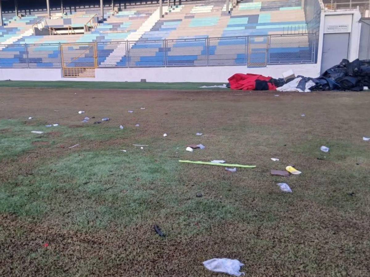 Lamentable: revelan fotos de cómo quedó la grama del Estadio Morazán tras concierto