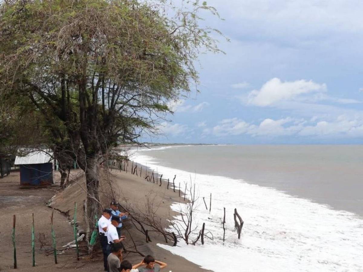 Las imágenes que deja el fuerte oleaje registrado en Cedeño por tormenta Cristina