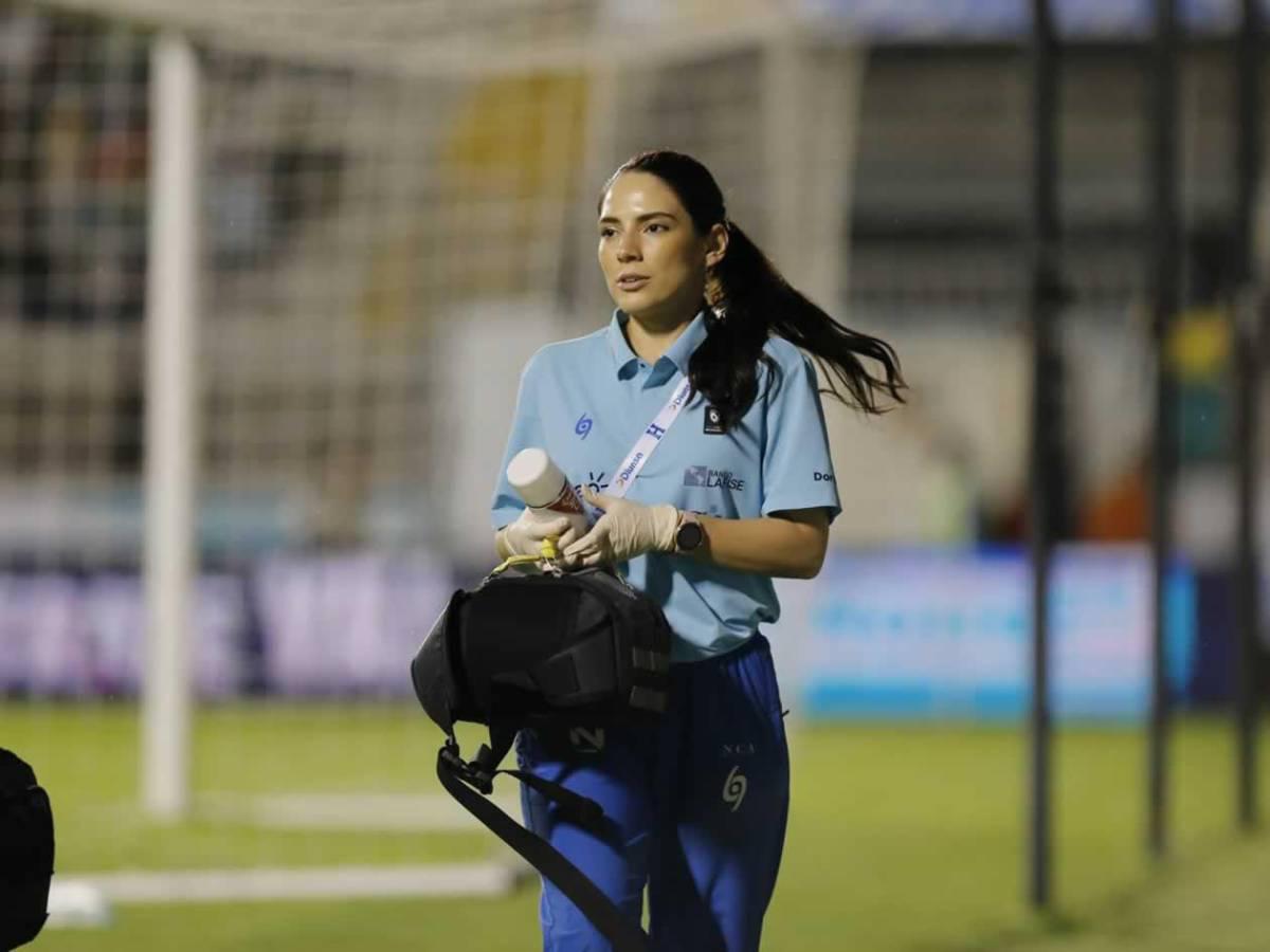 Lo que hizo la pareja del año, lindas chicas y bronca: Postales del triunfo de Honduras vs Nicaragua