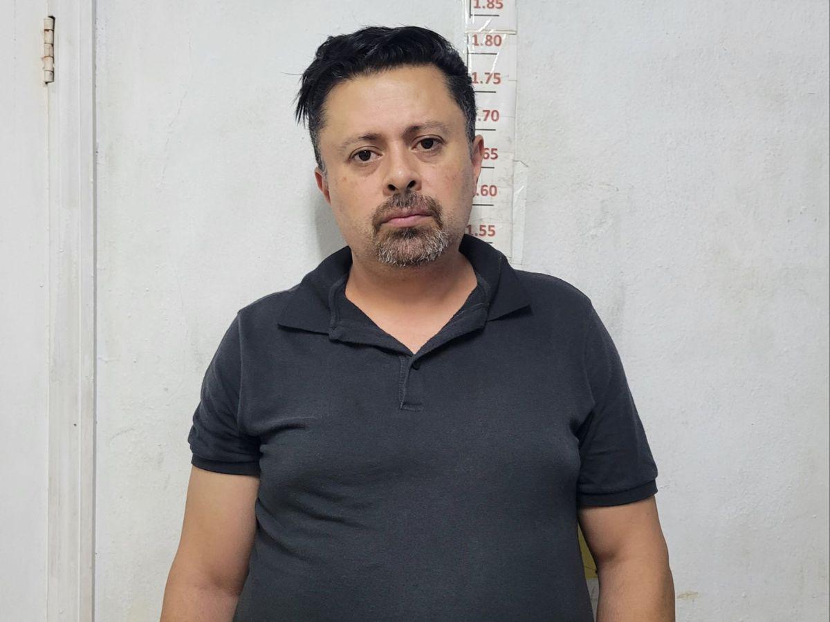 El detenido fue identificado como Roy Monge Porras, de 49 años.