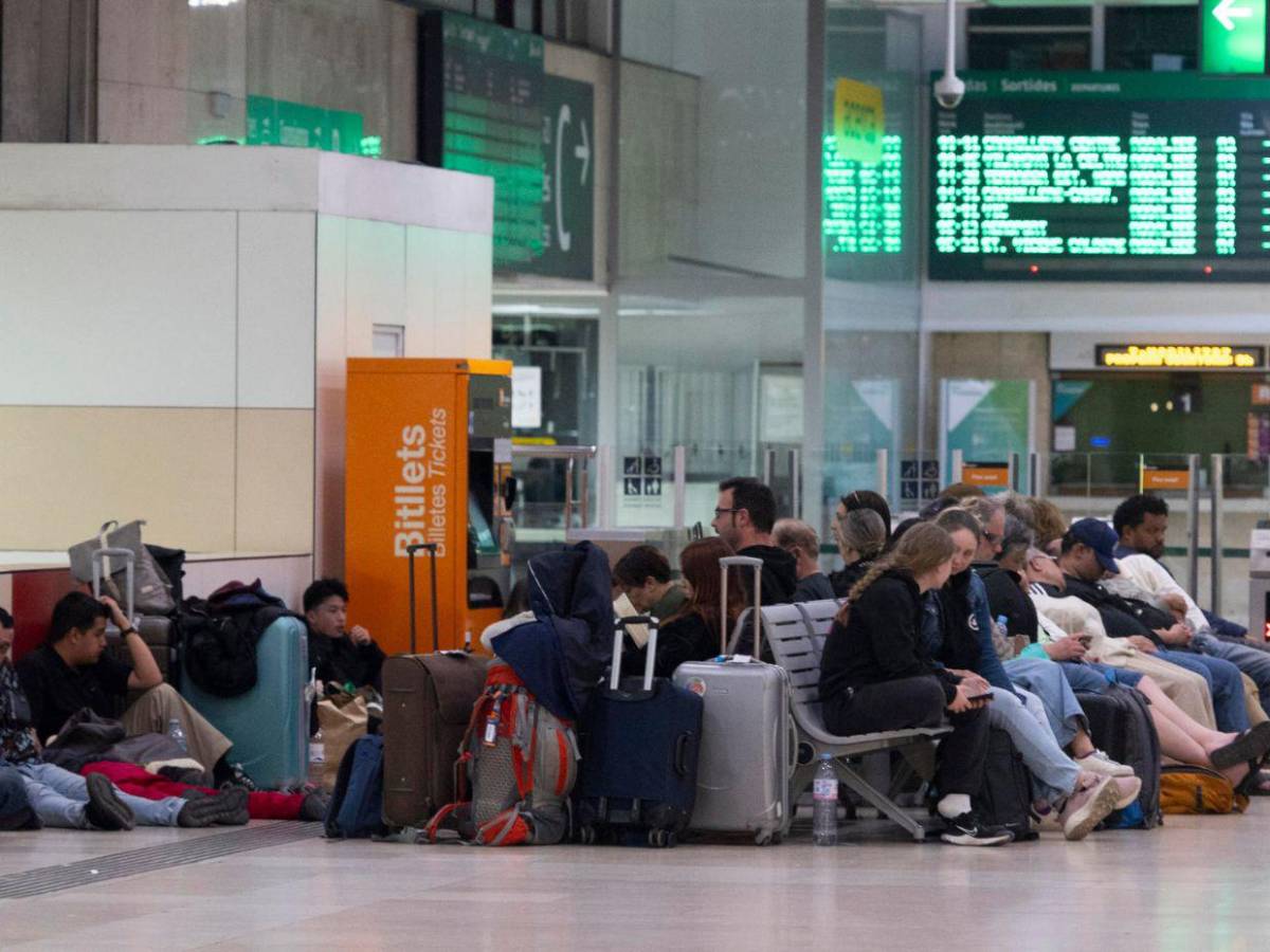 Apagón en España: aeropuertos operativos pero con retrasos en vuelos Apagón en España: aeropuertos operativos pero con retrasos en vuelos