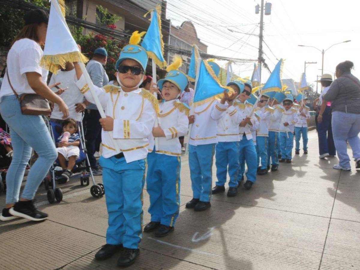 ¡Encantos! Los niños de prebásica se roban el show de los desfiles patrios en la capital