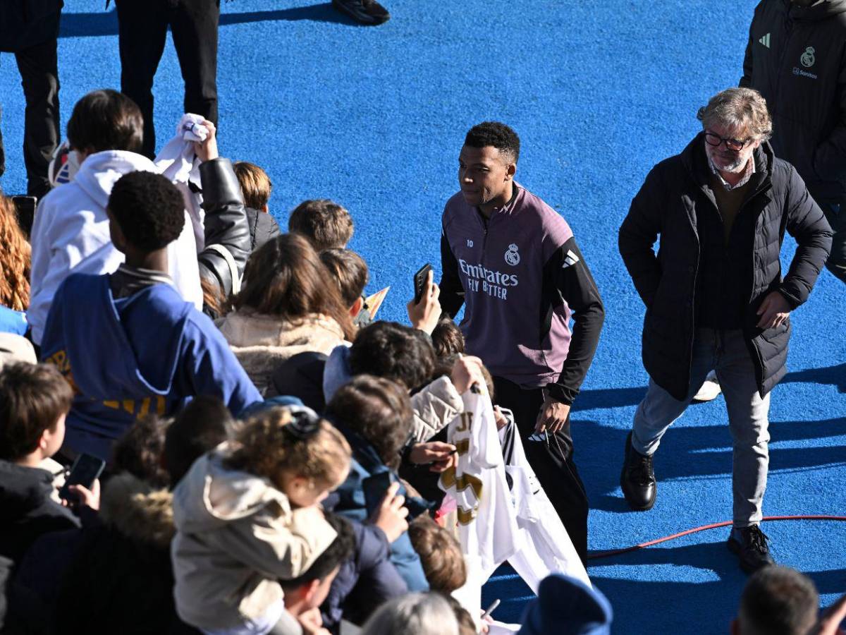 Real Madrid arropa a su afición y despierta ilusión en su penúltima práctica