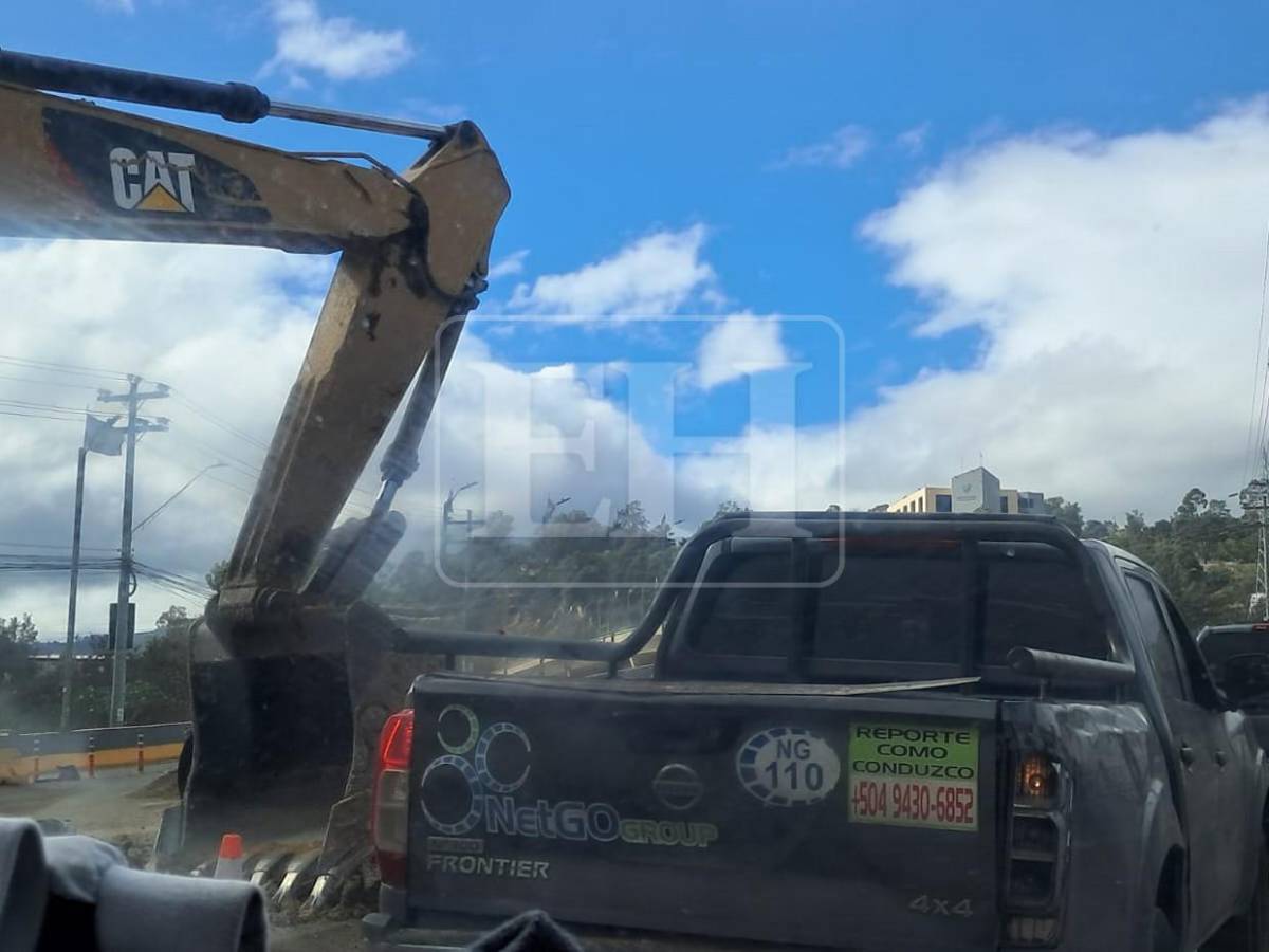 Caos vial en anillo periférico por cierre de puente Papa Francisco