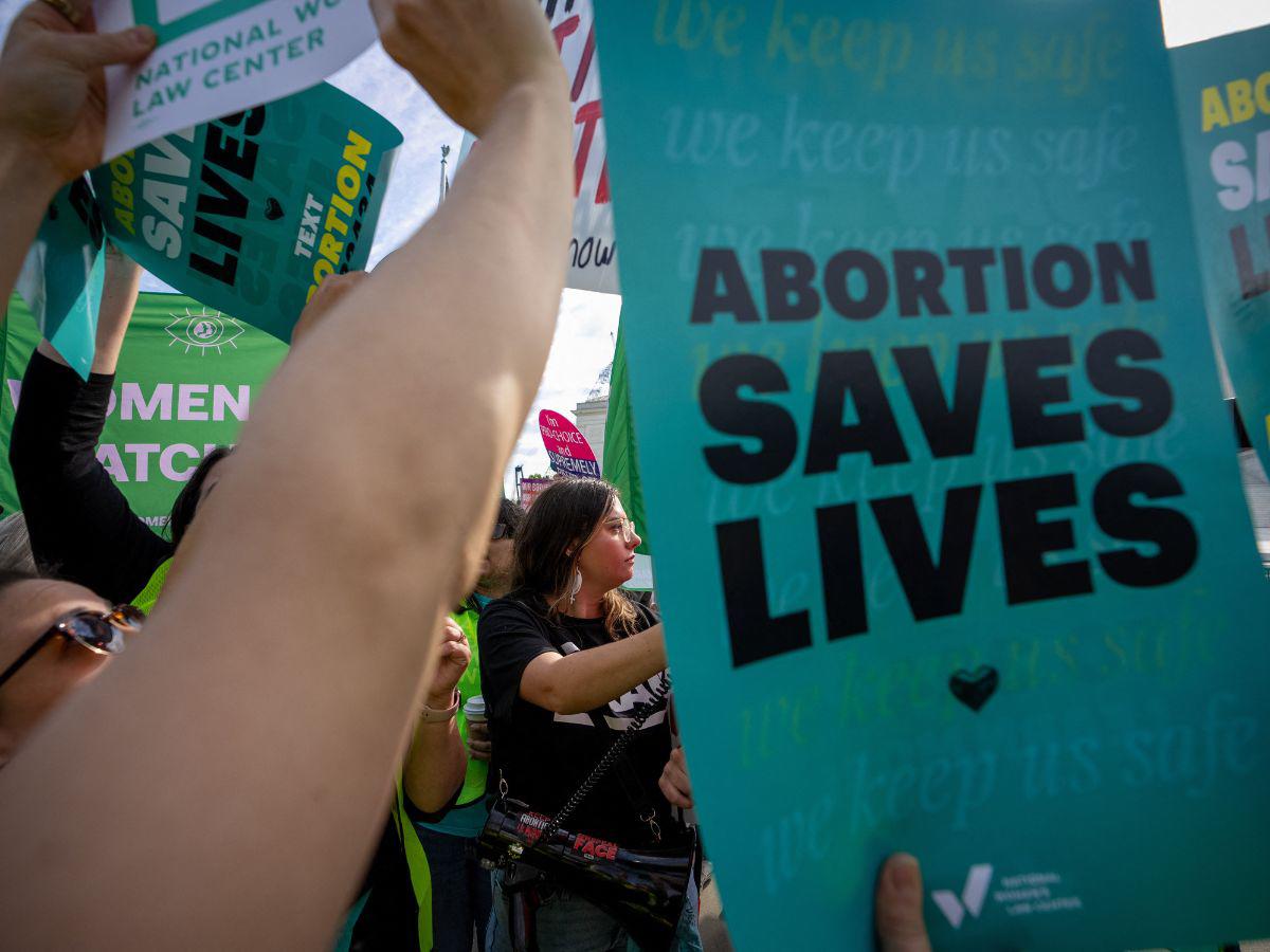 Arizona vota a favor de derogar ley contra el aborto
