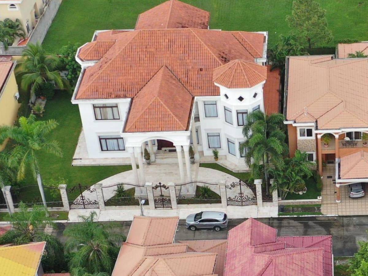 Así era la vida de lujos de Francia Flores, condenada a 11 años por narcotráfico junto a su padre