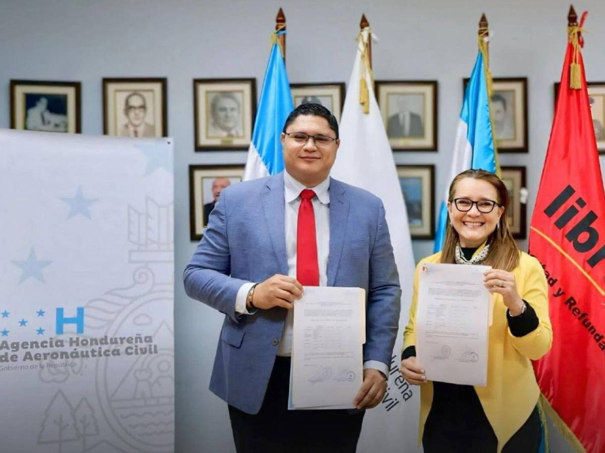 Institución del Estado tiene banderas de Libre y fotos de Rixi Moncada en sus oficinas