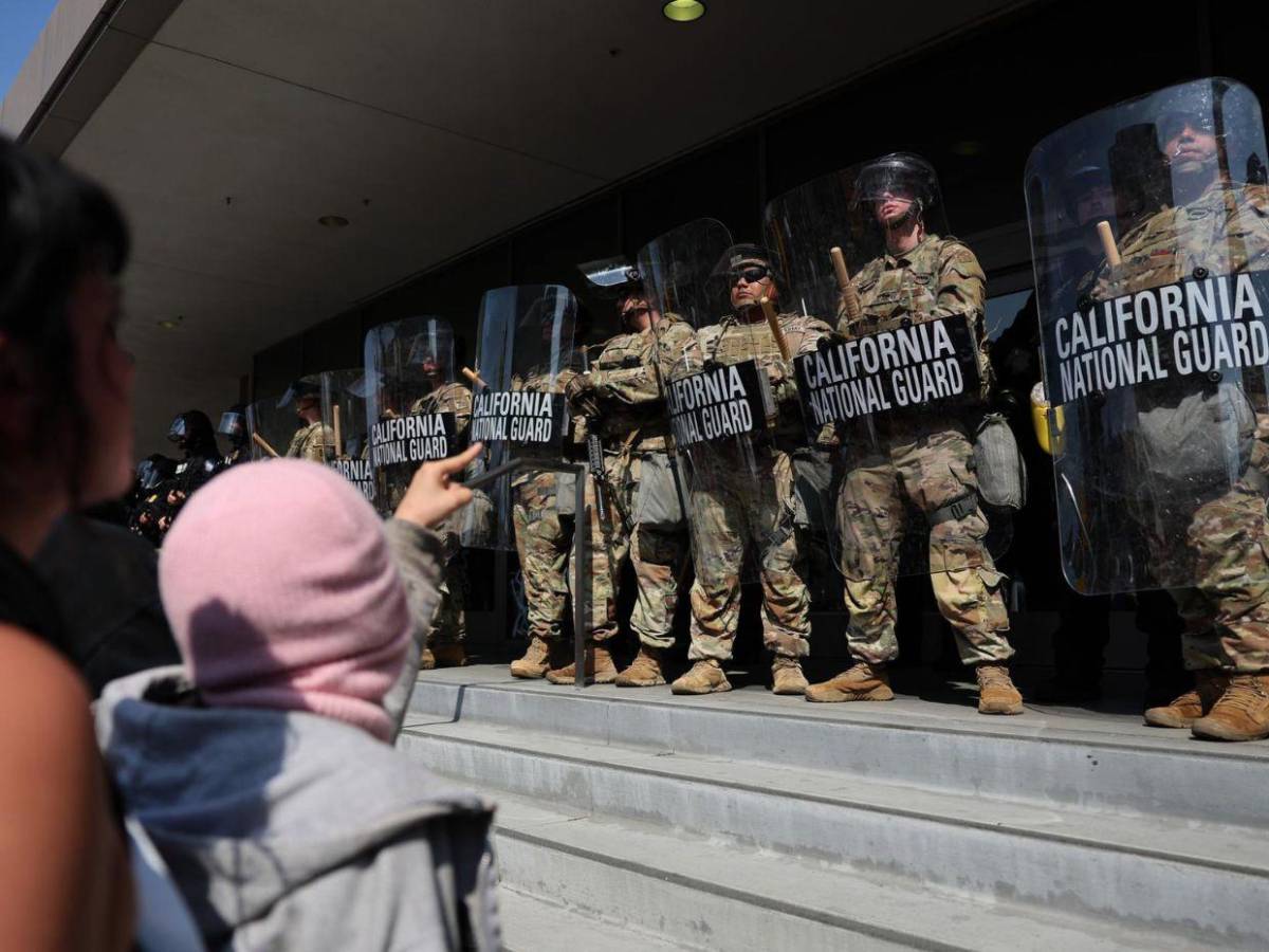 Orden inédita e ilegal no vista en 60 años: la polémica por envío de Guardia Nacional a Los Ángeles