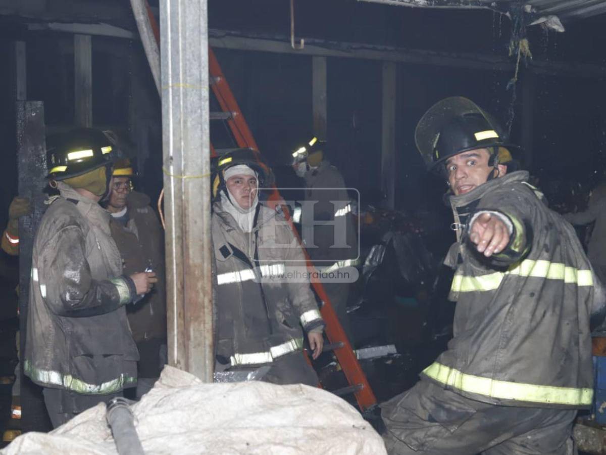 Millonarias pérdidas en Mercado Medina de SPS: Entre 60 a 100 puestos se quemaron