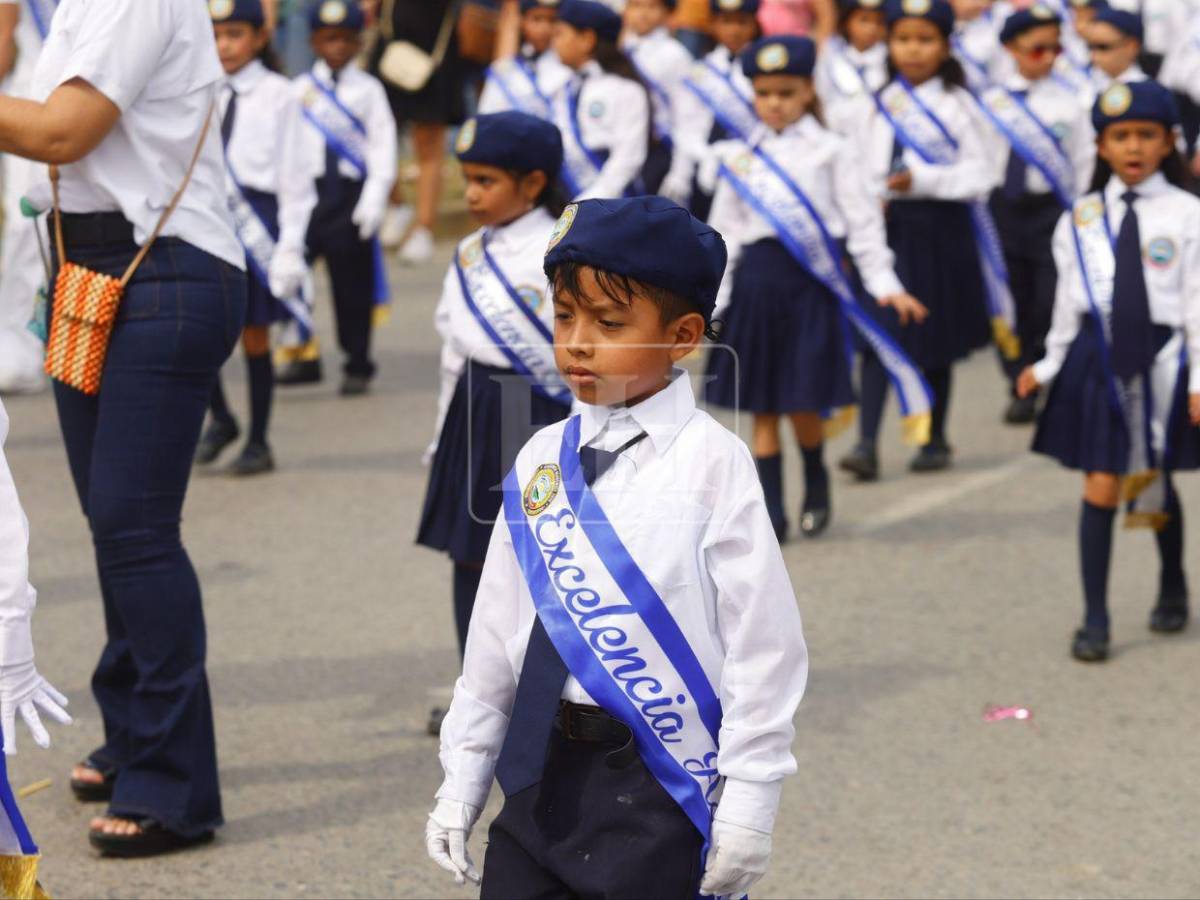 Los más pequeños rinden homenaje a la Patria en su 205 aniversario de Independencia
