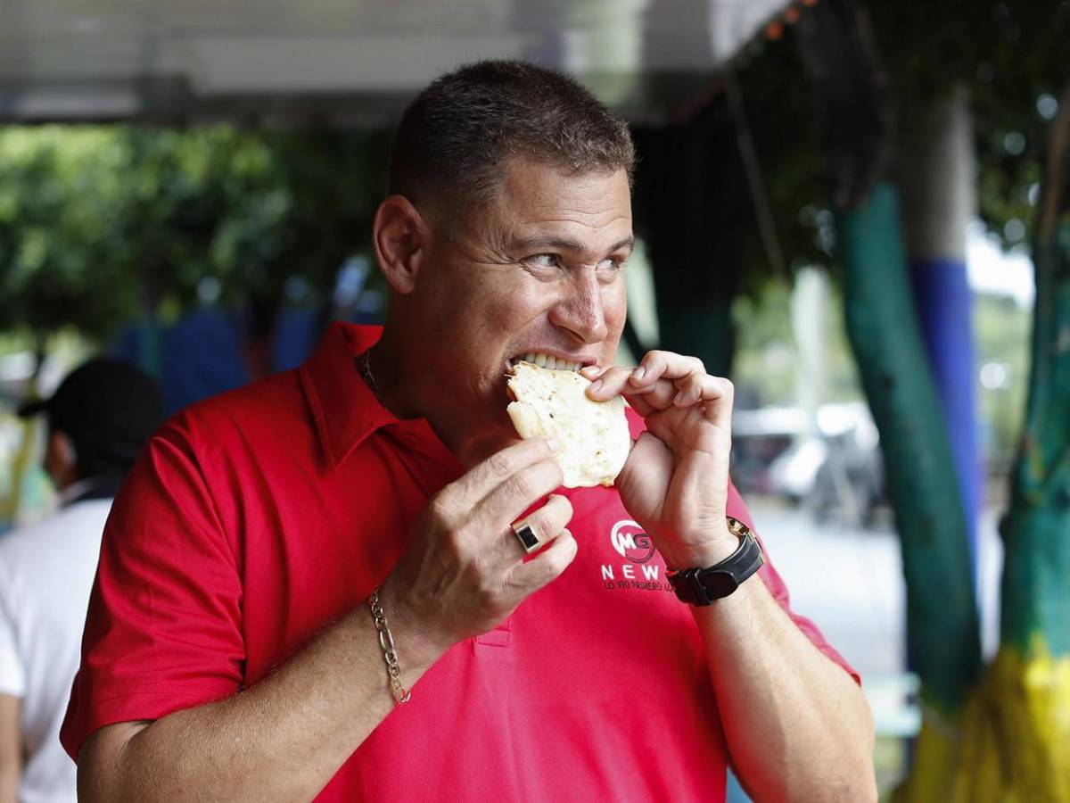 Mario Guevara, periodista deportado por informar arresto de migrantes, ya está en El Salvador