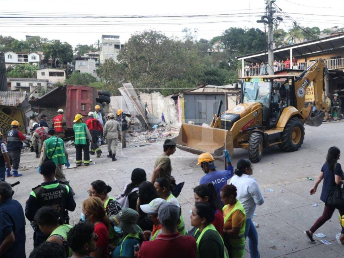 Padre del chofer de volqueta que causó accidente en Villa Nueva: Era el único que me ayudaba
