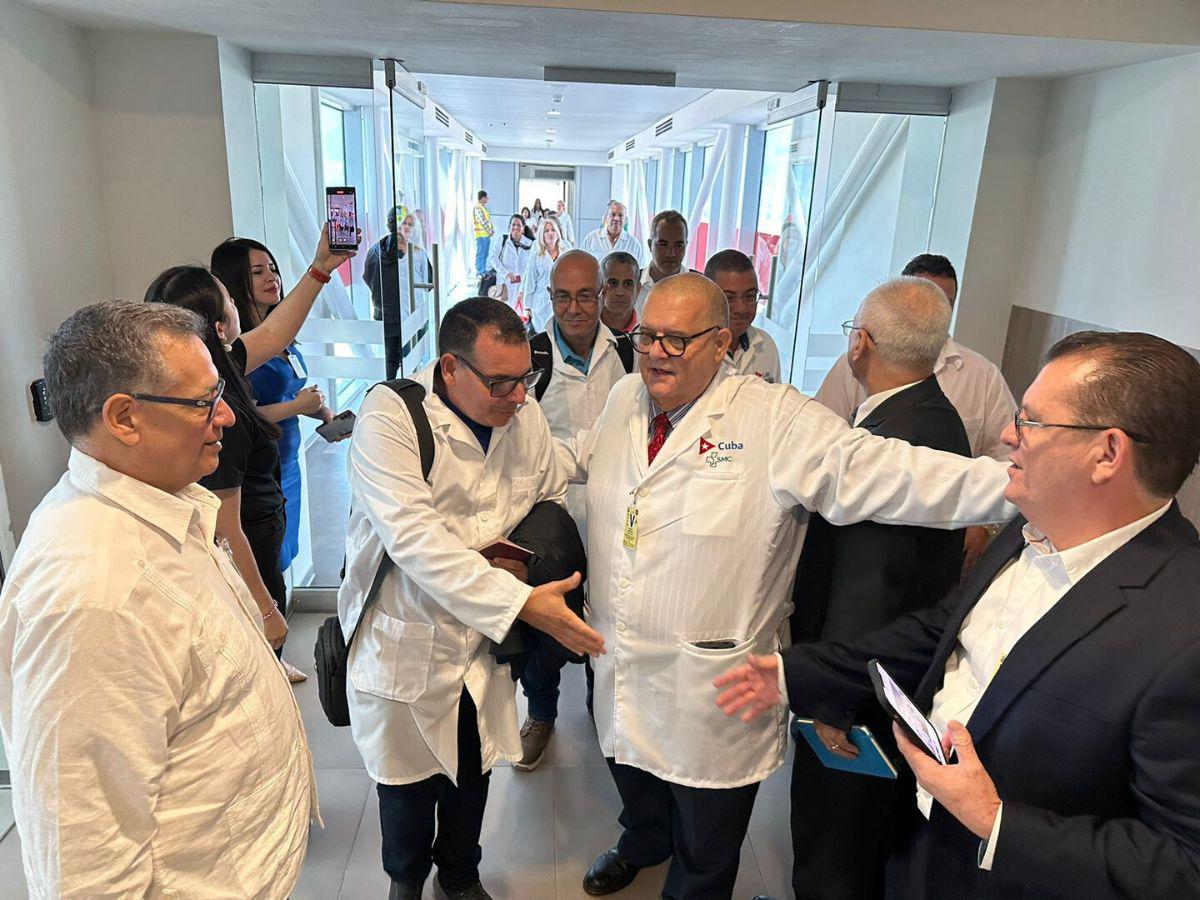 Llegan 96 médicos cubanos a Honduras