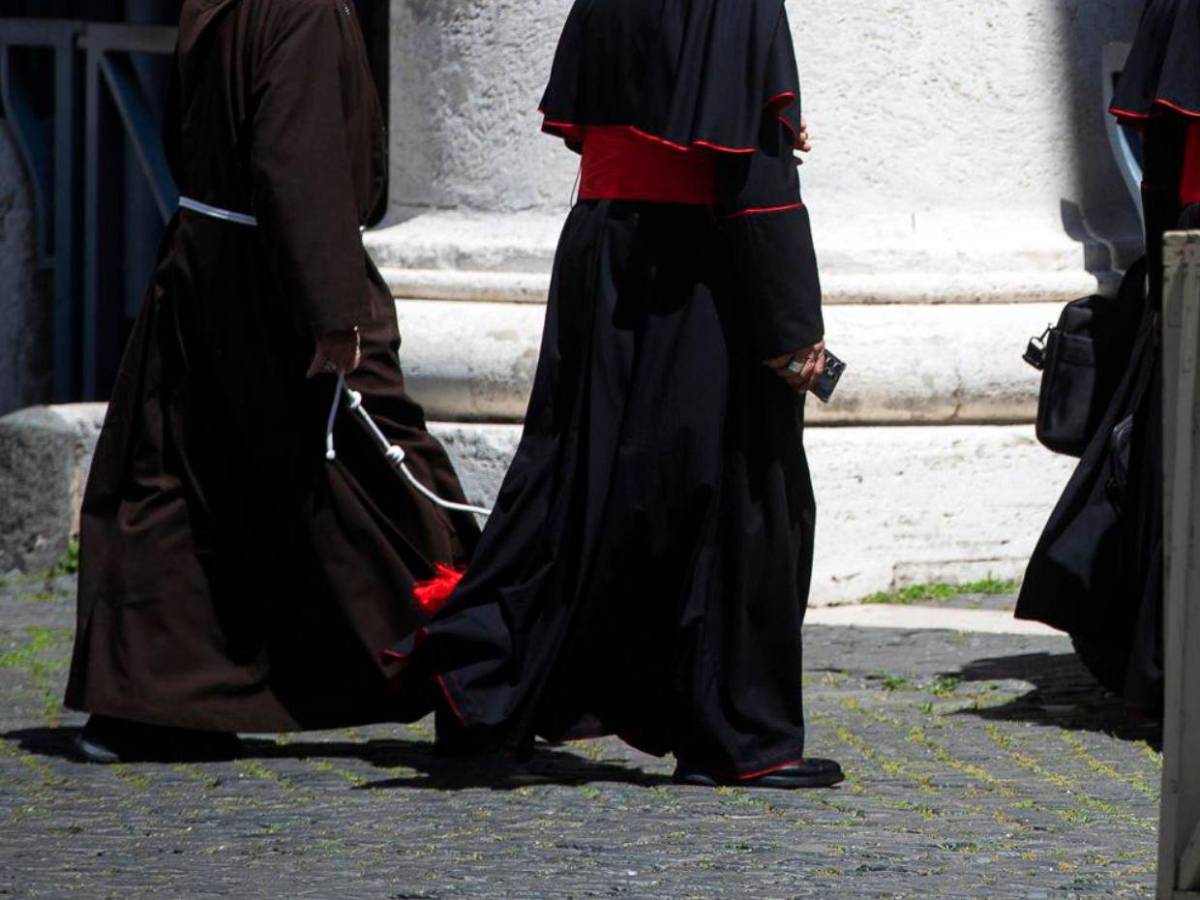 Sin techo y a pan y agua: así fue el cónclave más largo de la historia
