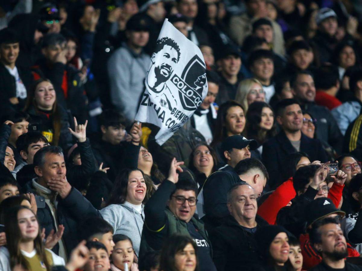 ‘Vozinha’, un refuerzo que cayó del cielo a Colo Colo como su camiseta en la bienvenida
