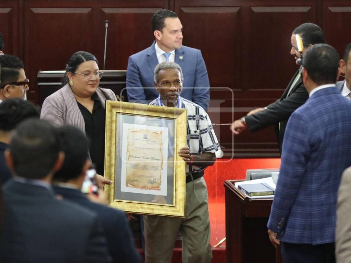Congreso Nacional condecora a los mundialistas de España 82 con Gran Cruz con Placa de Plata