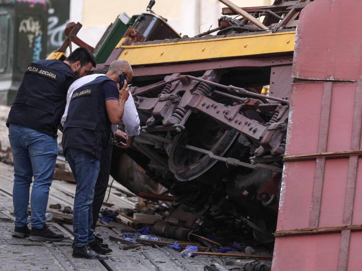 Mueren 16 personas tras fatal accidente de un ferrocarril en Portugal