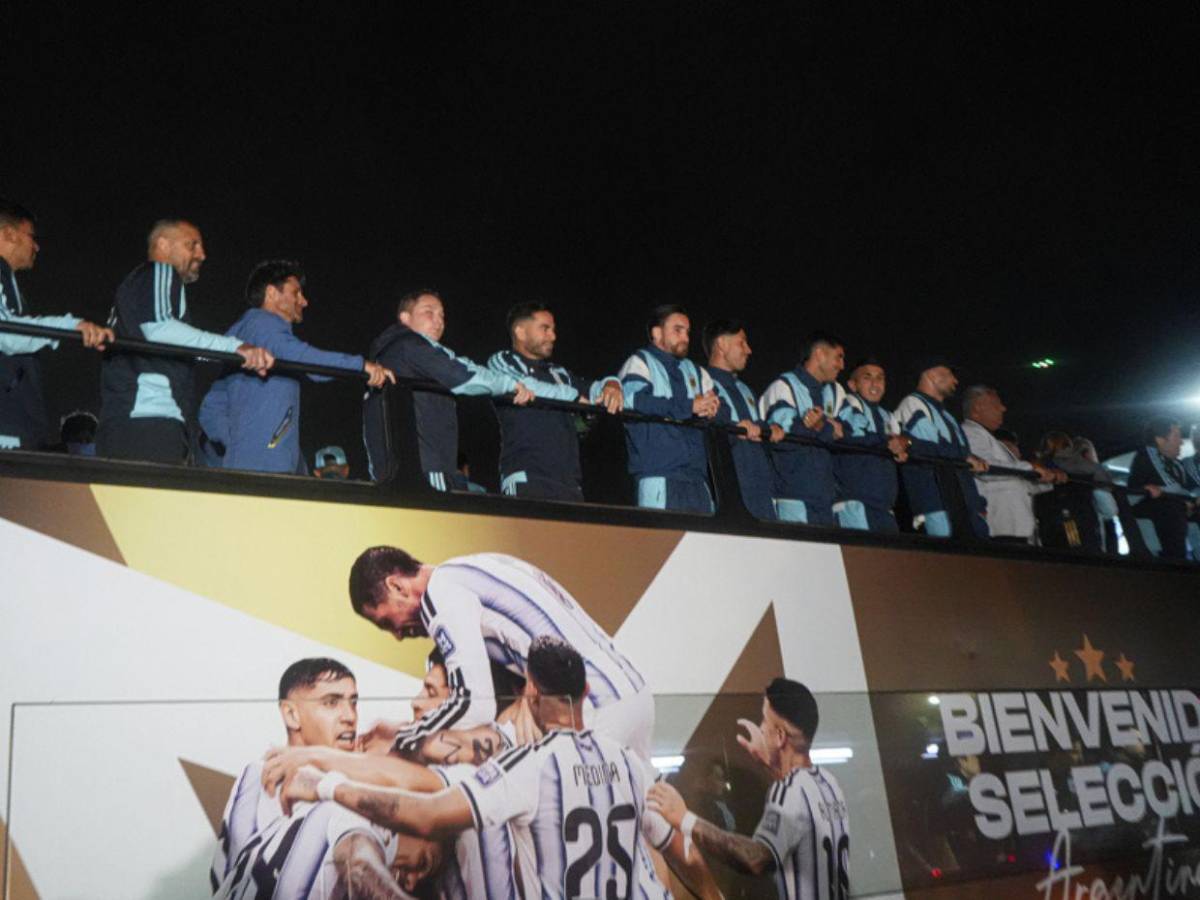 Jugadores de Argentina fueron recibidos con júbilo tras la final ante España en el Mundial 2026