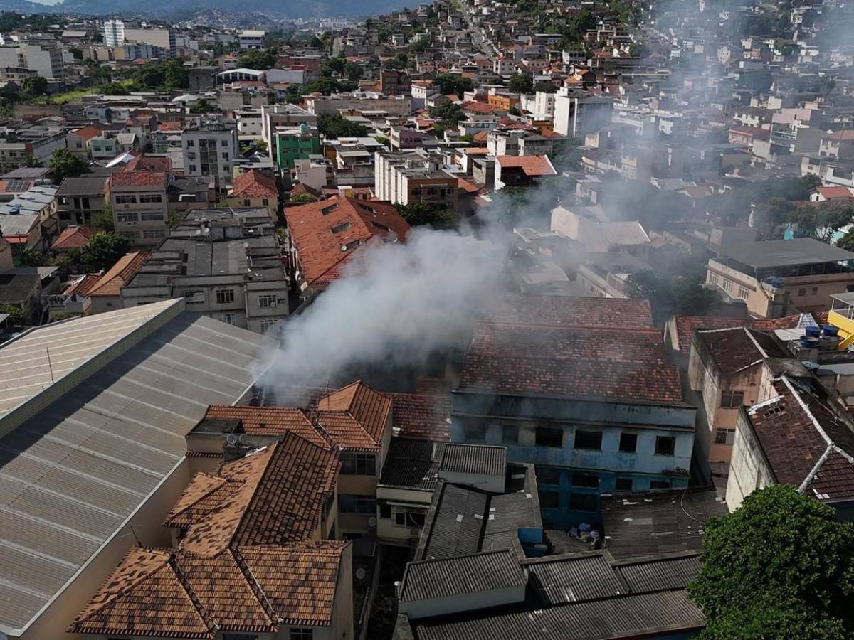 “Pedían auxilio desde ventanas”: incendio en fábrica de disfraces en Río de Janeiro