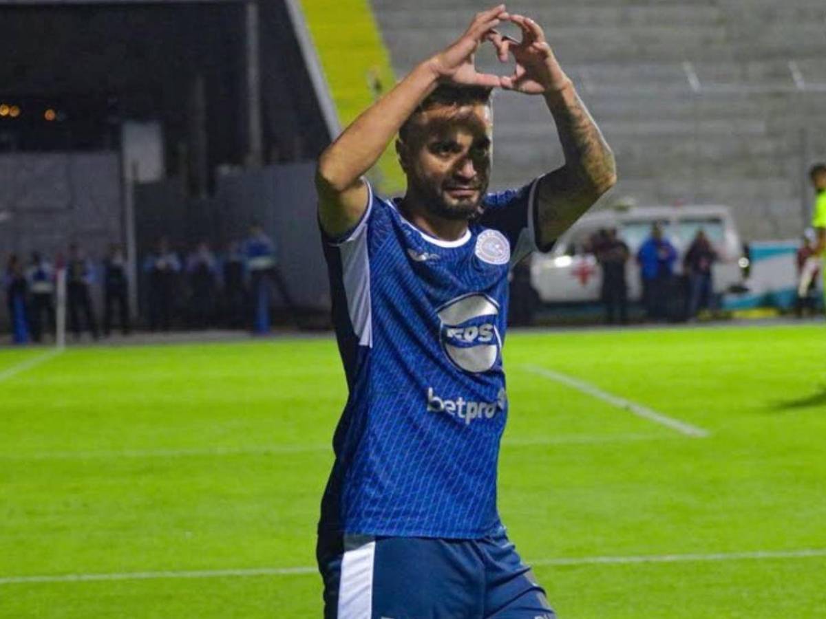 Así quedó el carro del “Droopy” Gómez luego que un vehículo pesado le quitara la vía