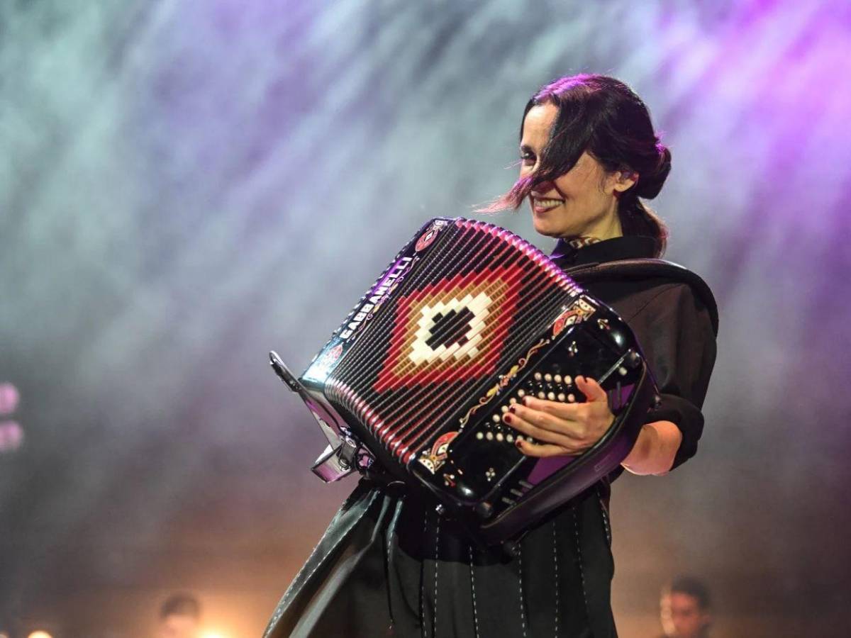 La niña futbolista: el sencillo que hizo meme a Julieta Venegas