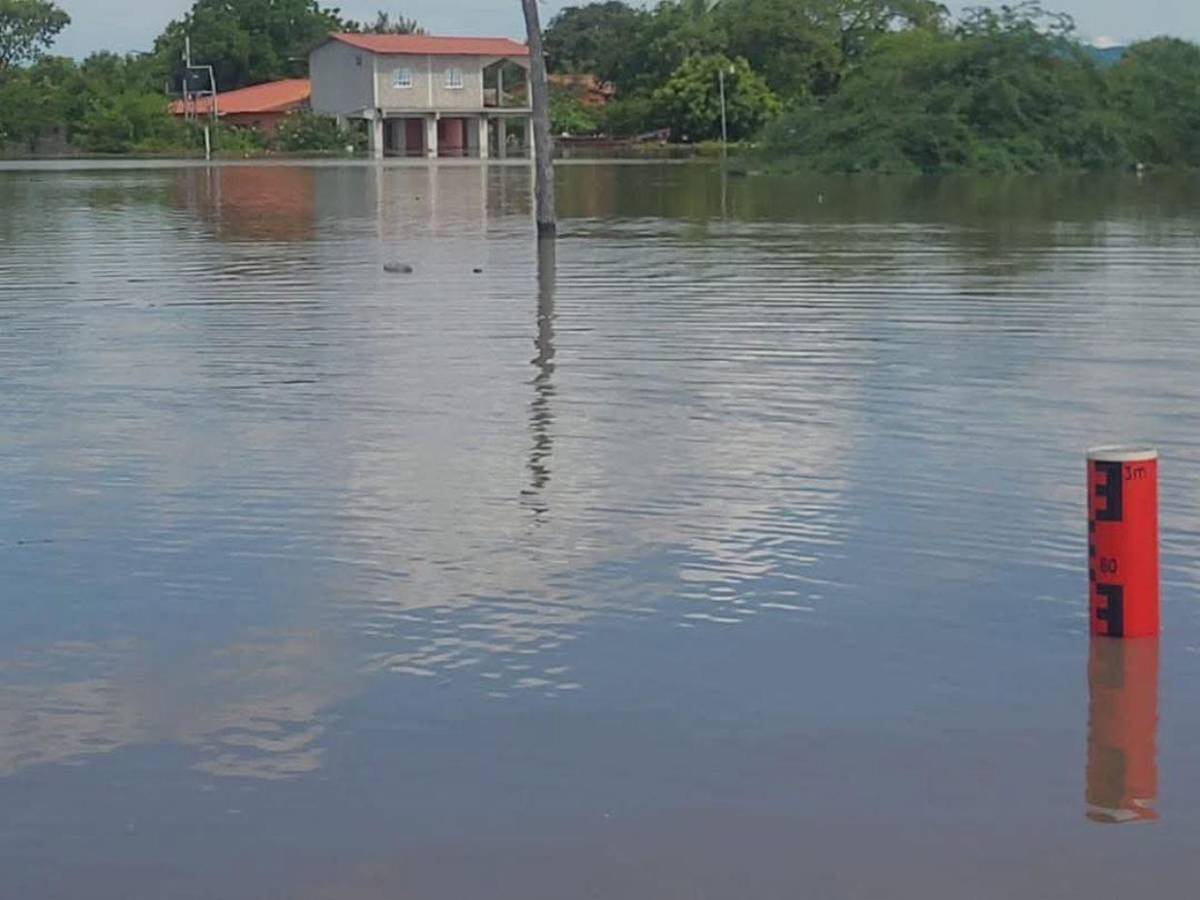 El Cubulero bajo el agua tras lluvias recientes; son al menos 63 viviendas inundadas