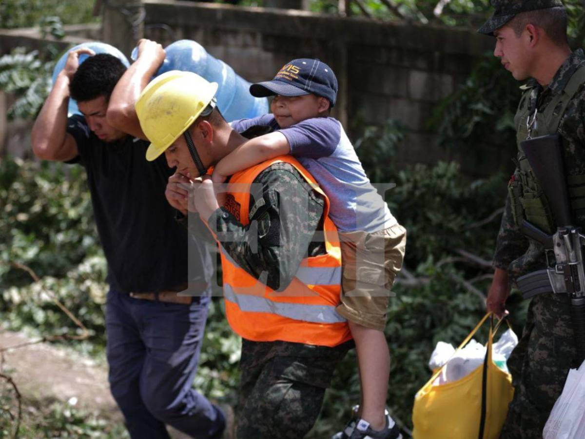Avanzan obras en la colonia Reynel Fúnez ante socavón por colapso de caja puente