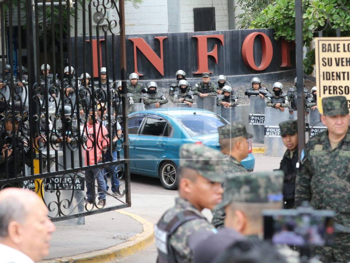 En fotos: filas, resguardo militar y retrasos marcan el ambiente en afueras del CLE