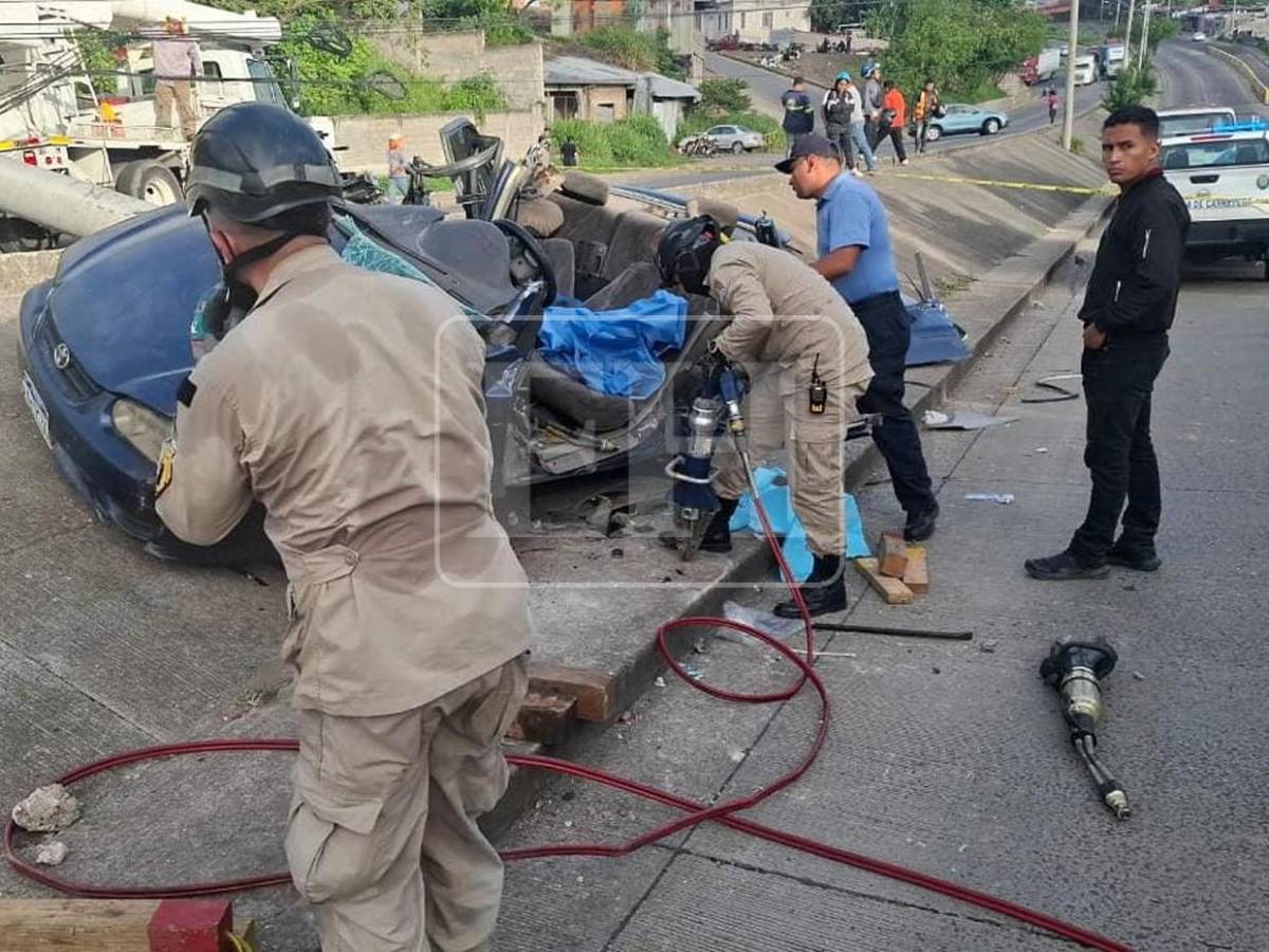 Partió el carro en dos: accidente en anillo periférico donde murió una mujer