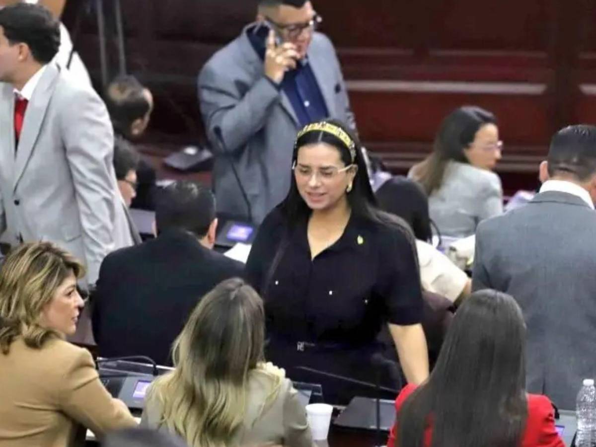 ¿Cuál es el paradero de Isis Cuéllar tras la orden de captura por corrupción en Sedesol?