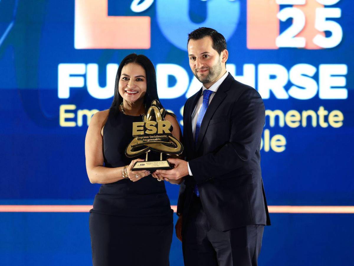 Entre premiados e invitados, así se vivió la gala del Sello FUNDAHRSE 2025