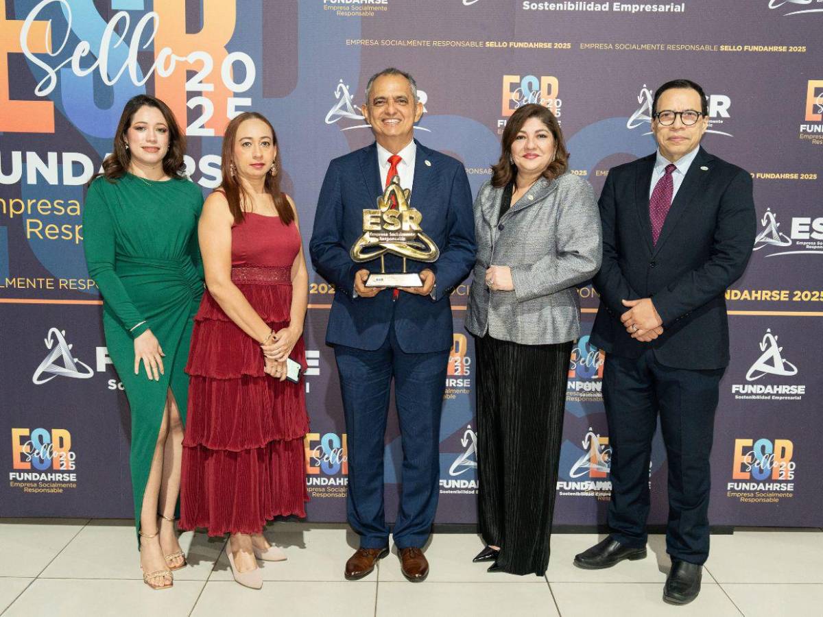 Entre premiados e invitados, así se vivió la gala del Sello FUNDAHRSE 2025