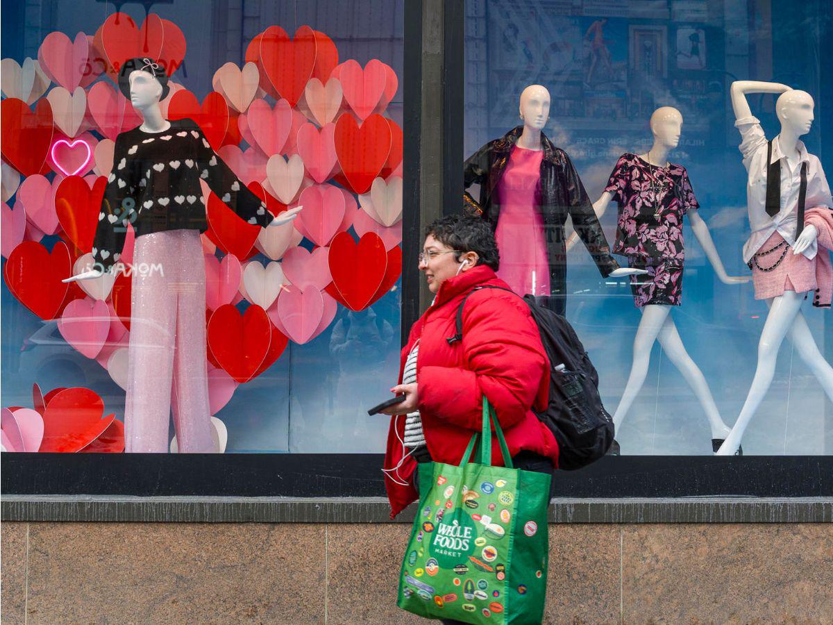 Menos parejas y más amor propio: San Valentín se reinventa en EE UU