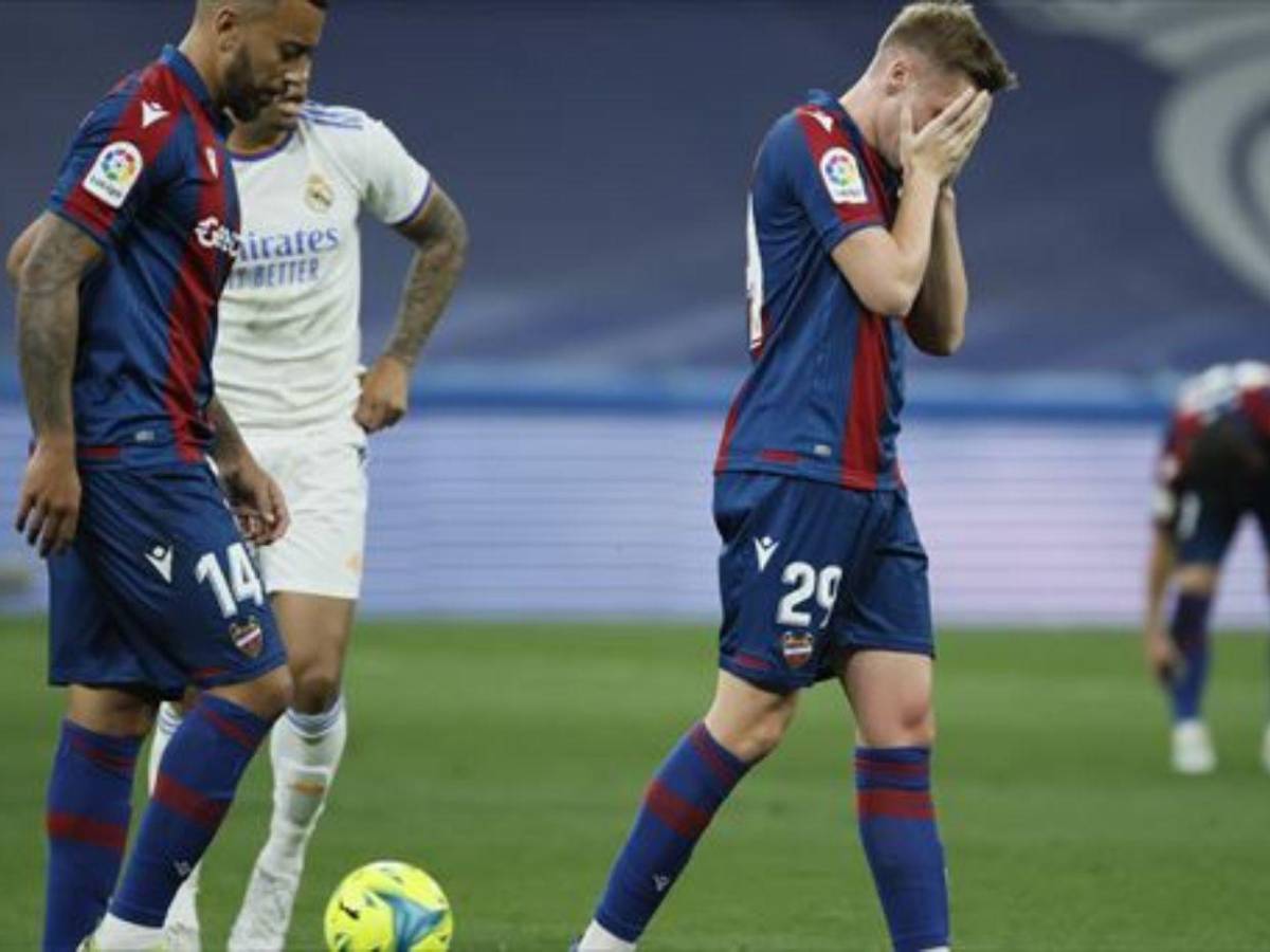 Un ganador del Balón de Oro jugó aquí: Levante, el equipo interesado en Kervin Arriaga